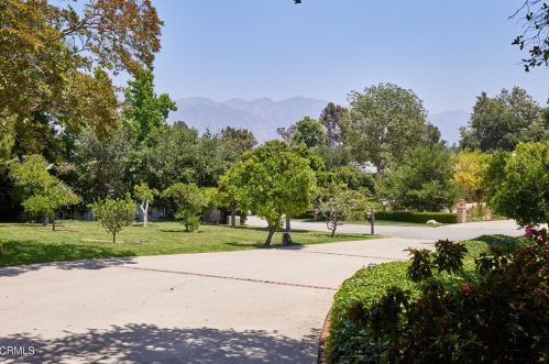 888 Flintridge Ave, La Canada, CA 91011-4029