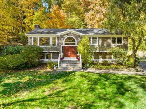 115 Hidden Hollow Ln, Millwood, NY 10546-1011