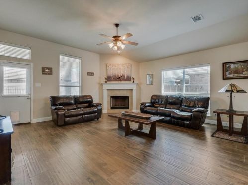 8117 Winter Falls Trl, Hurst, TX 76053-7466