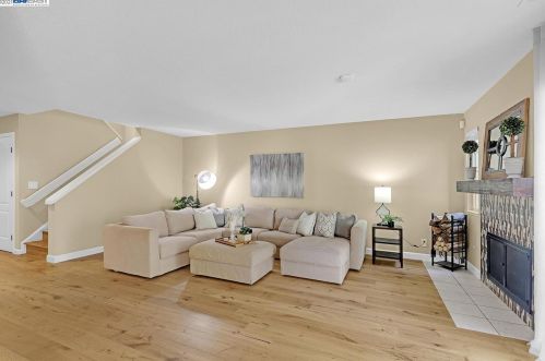 7426 Stonedale Dr, Pleasanton CA  94588-3737 exterior