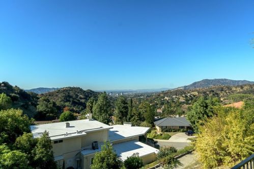 2755 Valle Vista Dr, Glendale CA  91206-4720 exterior