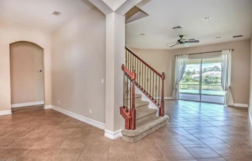 295 Saddlebrook Ln, Naples, FL 34110-1350