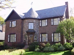 44 Dolphin Rd, Newton, MA 02459-1305