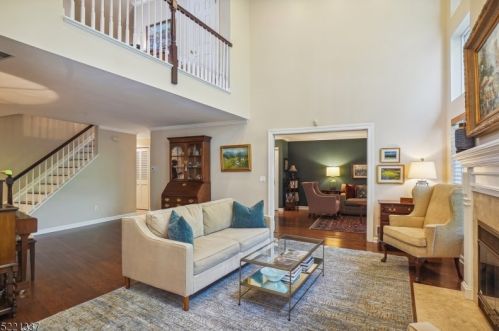 267 Riveredge Dr, Chatham Township, NJ 07928-3108