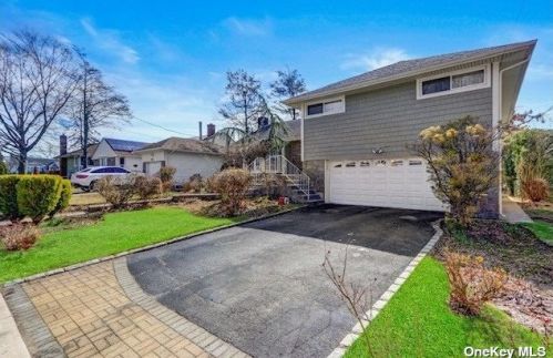 129 Greenwich Ave, Roosevelt, NY 11575-1221