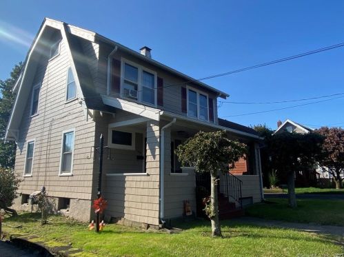 909 Birmingham St, Bridgeport, CT 06606-3204
