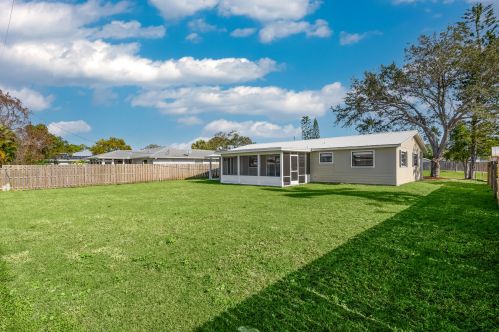 262 Dock Ave, Sebastian FL  32958-4524 exterior