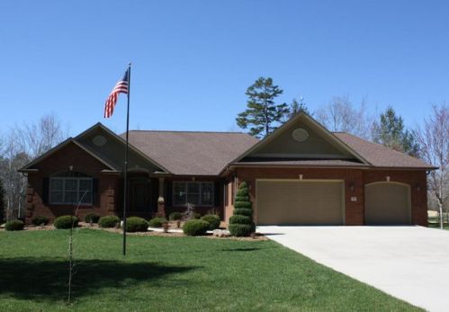 228 Forest Hill Dr, Crossville, TN 38558-2807