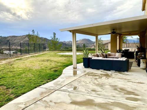 34149 Dianthus Ln, Lake Elsinore CA  92532-2983 exterior