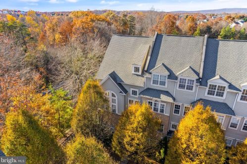 7168 Little Thames Dr, Gainesville, VA 20155-4019