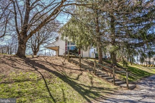 210 Hoernerstown Rd, Hummelstown PA  17036-9503 exterior