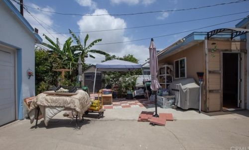 2125 Adriatic Ave, Long Beach CA 90810-3573 exterior