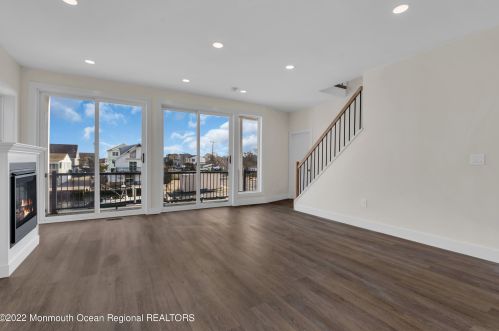 1217 Niihau Dr, Lacey NJ  08731-4702 exterior