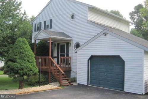 110 Bobby Jones Dr, Etters, PA 17319-9510