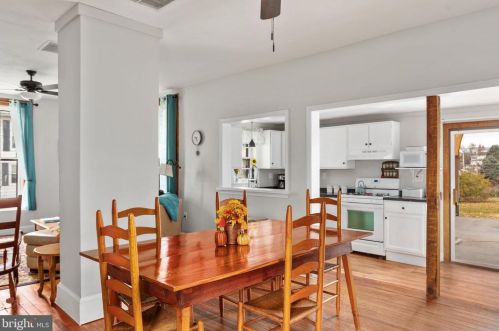 284 Massanutten St, Strasburg VA  22657-2301 exterior