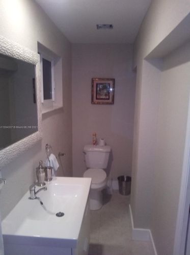 37 8th St, Dania Beach, FL 33004-4320