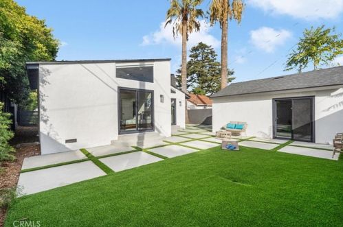 14942 Camarillo St, Van Nuys CA  91403-2004 exterior