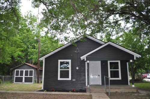 905 Jefferson St, Waxahachie, TX 75165-4427
