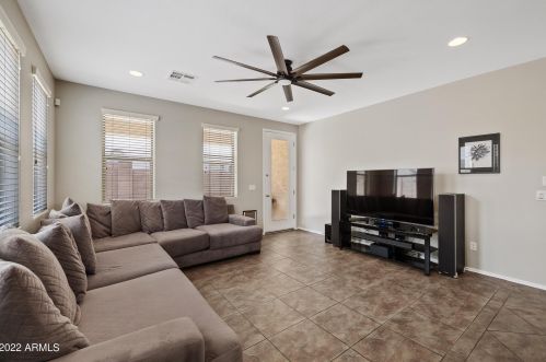 3272 Meadowview Dr, Gilbert AZ 85298-4001 exterior