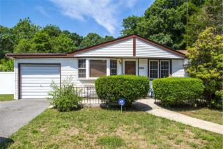 1164 Bay Shore Ave, Bayshore, NY 11706-1939