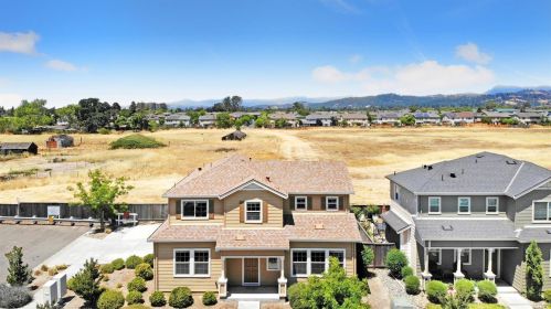 2433 Orleans St, Santa Rosa, CA 95403-7690