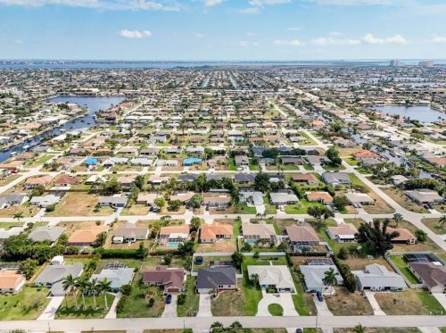 230 43rd Ter, Cape Coral FL  33904-8425 exterior