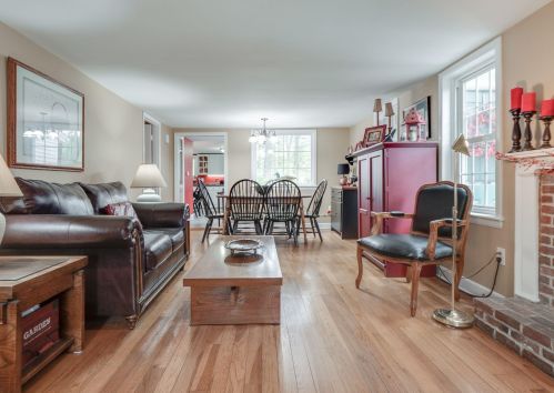 204 Dunstable Rd, Nashua NH  03062-2340 exterior