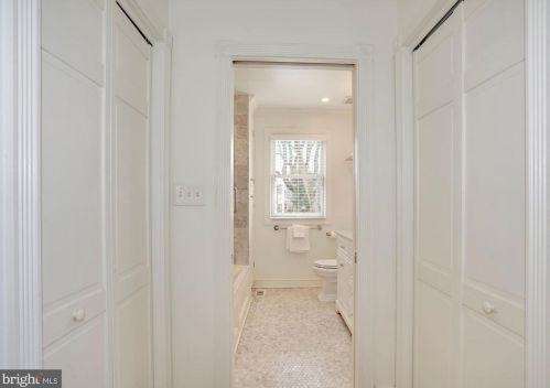 1218 28 St, Washington DC 20007-3355 exterior