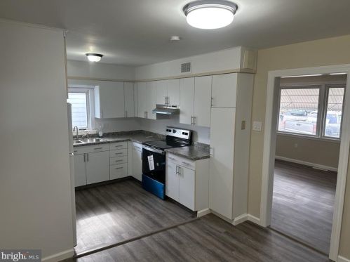 7 Hollywood Dr, Harrisburg PA  17109-5563 exterior