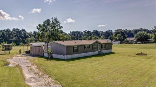 1307 Highway 958, Slaughter, LA 70777-4328