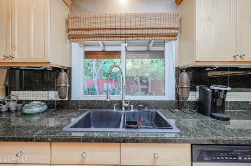 1029 Cactus Wren Dr, Phoenix AZ 85051-8187 exterior