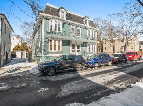176 Williams St, Providence, RI 02906-1067