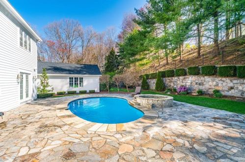 2 Rogers Rd, Waterbury, CT 06716-2536