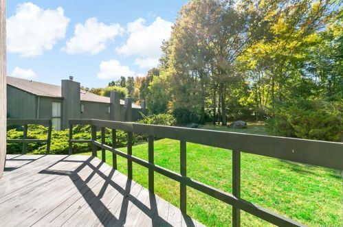 142 Stone Oaks Dr, Hartsdale NY  10530-1160 exterior