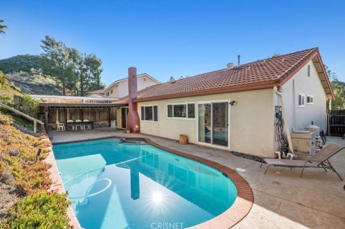 29090 Lillyglen Dr, Santa Clarita, CA 91387-1832