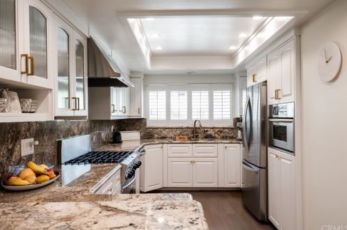 4 Bermuda Ct, Manhattan Beach CA  90266-7240 exterior