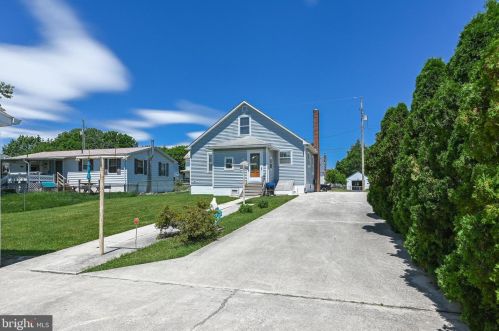 121 Charles Ave, Hanover PA 17331-3337 exterior