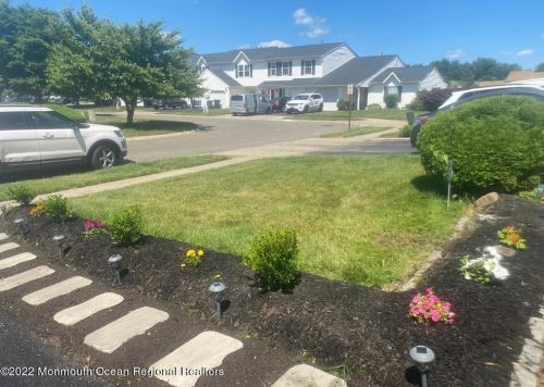 17 Mainsail Sq, East Freehold, NJ 07728-3728