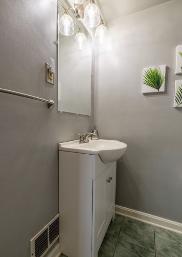 2816 Castlegate Ave, Pittsburgh PA 15226-2010 exterior