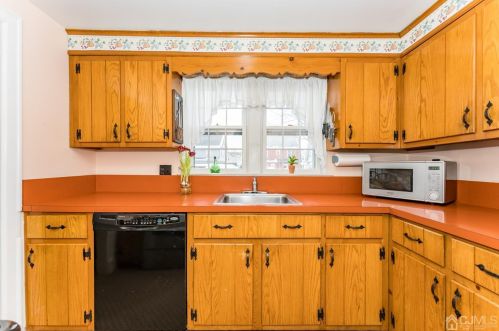 143 High St, Woodbridge NJ  07095-3047 exterior