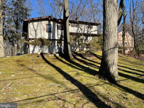 1910 Richard Rd, Willow Grove, PA 19090-1622