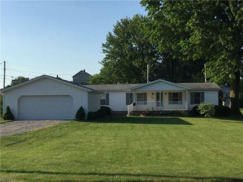 227 7th St, Brewster, OH 44613-1431