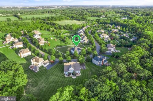 20906 Mcintosh Pl, Leesburg VA  20175-6372 exterior