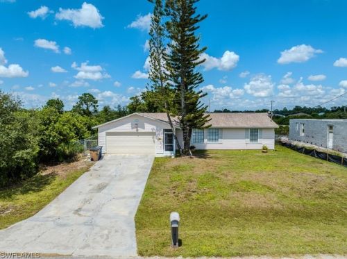 3602 13th St, Lehigh Acres, FL 33976-2826