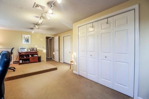 33 Sunset Hill Rd, Brookfield Center CT  06804-3448 exterior