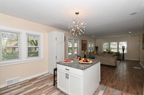 4902 Hoyt Pl, Milwaukee WI  53216-2331 exterior