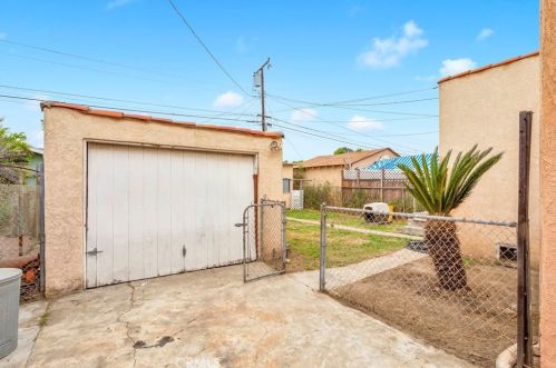 4627 Pine St, Pico Rivera CA  90660-2261 exterior