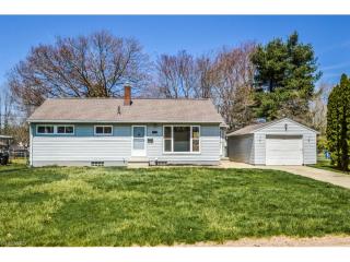 1935 39th St, Canton, OH 44705-2701