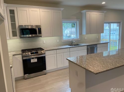 22 Herbert Dr, East Brunswick NJ  08816-2219 exterior