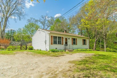 19 Potvin Ave, Moosup, CT 06354-1217